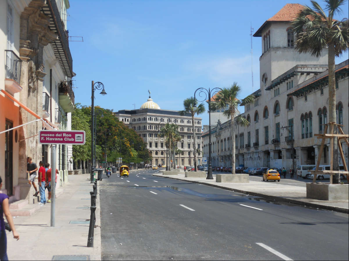 La Avenida del Puerto en la Habana Vieja La Avenida del Puerto en la Habana Vieja