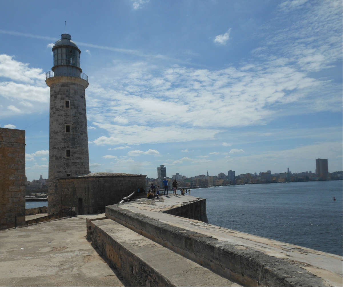 El Castillo del Morro, un guardián centenario a la entrada de la Bahía de la Habana El Castillo del Morro, un guardián centenario a la entrada de la Bahía de la Habana