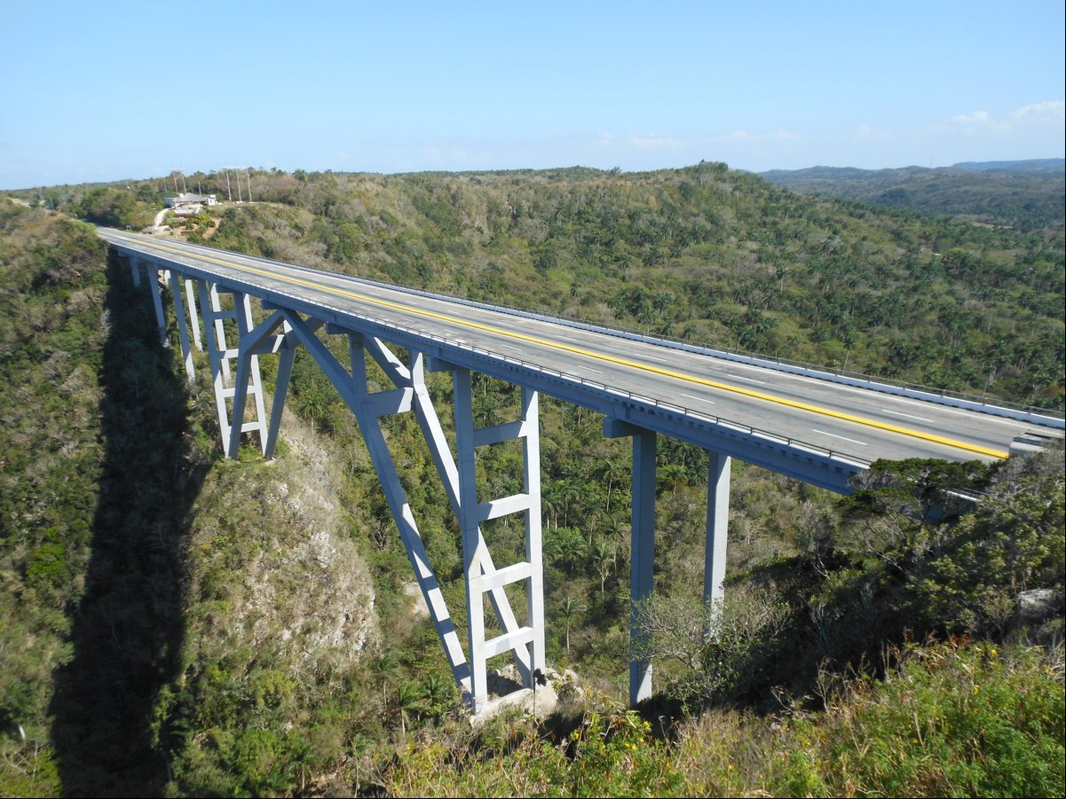 El Puente de Bacunayagua, en la Vía Blanca, entre las provincias Mayabeque y Matanzas El Puente de Bacunayagua, en la Vía Blanca, entre Mayabeque y Matanzas