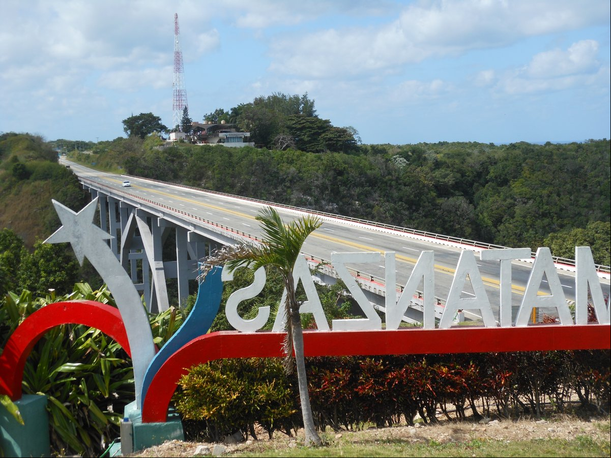 El Puente de Bacunayagua, desde el lado este de Matanzas El Puente de Bacunayagua, desde el lado este de Matanzas