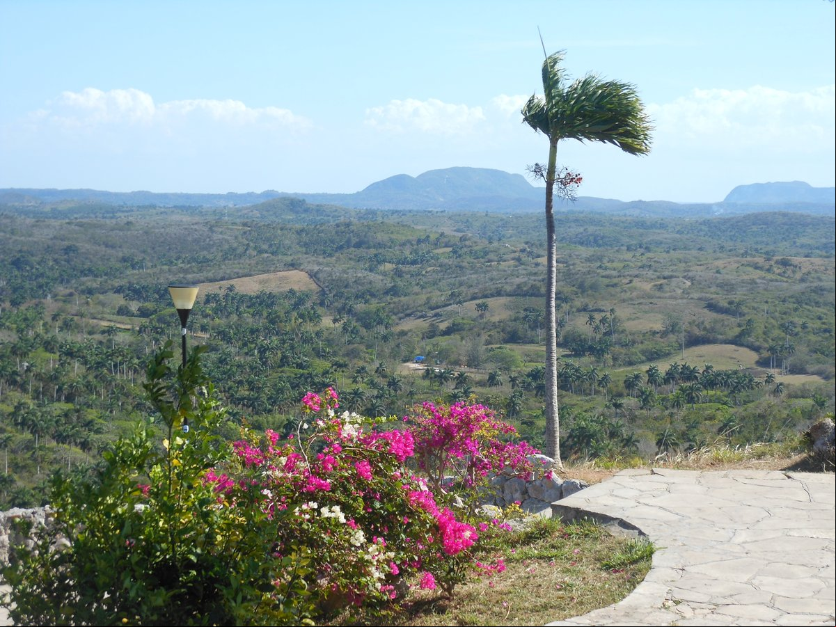Paisaje y vista del Valle del Yumurí desde el puente de Bacunayagua Paisaje y vista del Valle del Yumurí desde el puente de Bacunayagua