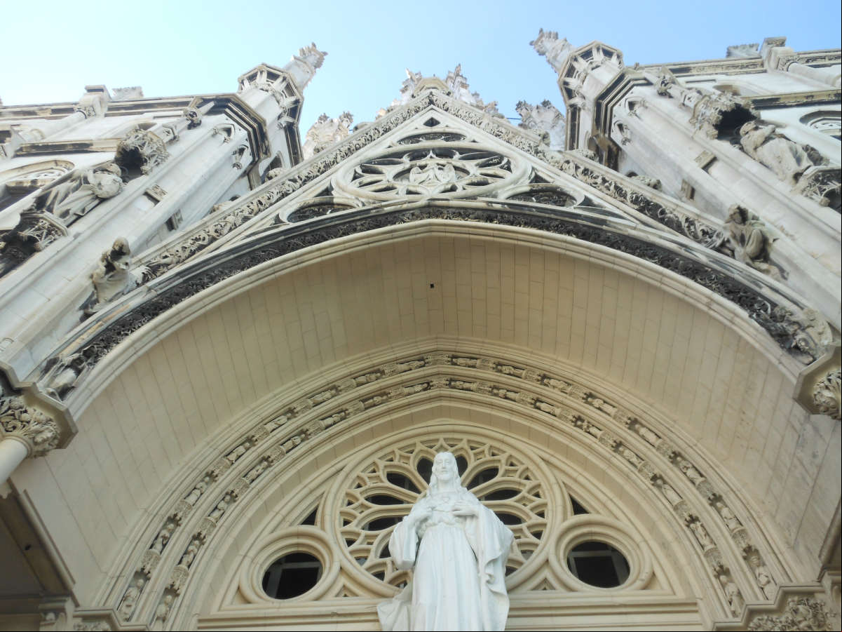 Fachada de la Parroquia del Sagrado del Corazón de Jesús y San Ignacio de Loyola, la Habana, Cuba Fachada de la Parroquia del Sagrado del Corazón de Jesús y San Ignacio de Loyola, la Habana, Cuba