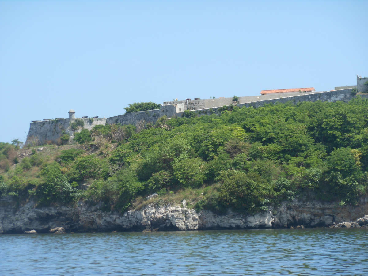 Fortaleza de San Carlos de la Cabaña vista desde la Habana Fortaleza de San Carlos de la Cabaña vista desde la Habana