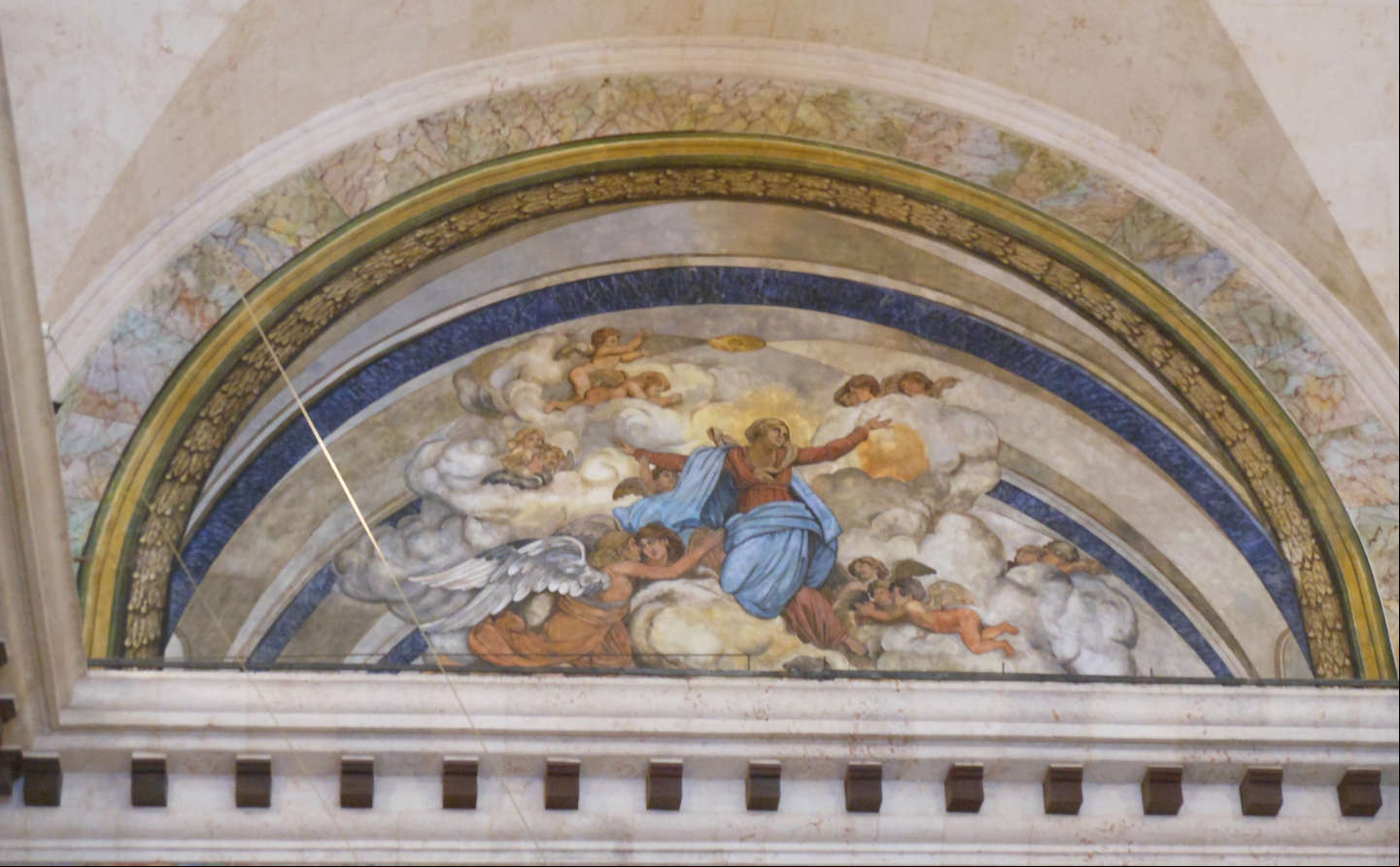 Fresco "La Asunción" del pintor italiano José Perovani en la parte superior del altar de la Catedral de la Habana Fresco "La Asunción" del pintor italiano José Perovani