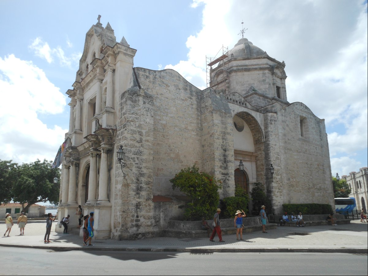 Iglesia de San Francisco de Paula, La Habana Vieja, Cuba. Vista desde el lado oeste que da a la Calle Leonor Pérez Lado oeste de la Iglesia de San Francisco de Paula