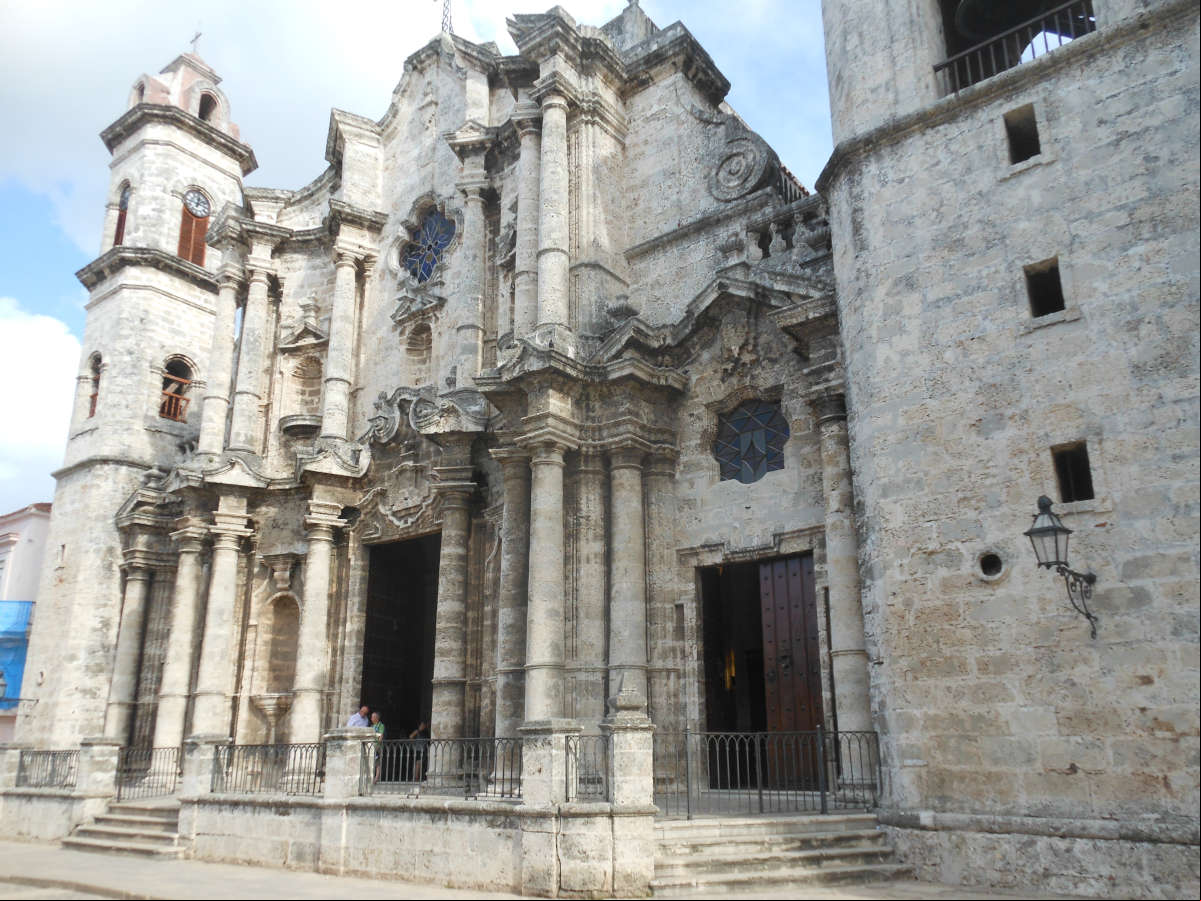 Frente de la Catedral de la Habana, la Habana, Cuba Frente de la Catedral de la Habana, la Habana, Cuba
