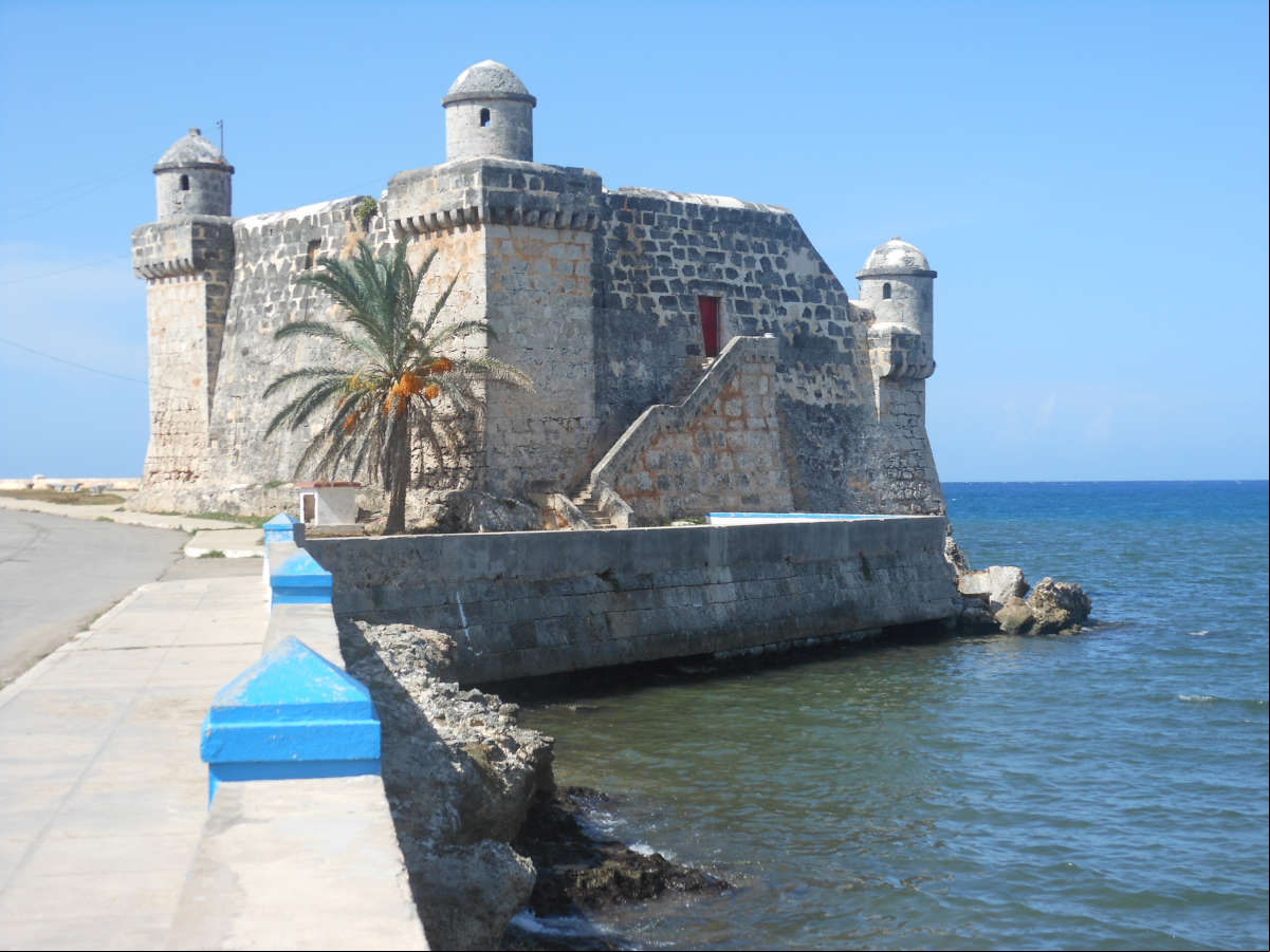 El Torreón de Cojímar, fortificación en la desembocadura del rio Cojimar cerca de la entrada de la bahía de la Habana El Torreón de Cojímar, fortificación en la desembocadura del rio Cojimar cerca de la entrada de la bahía de la Habana