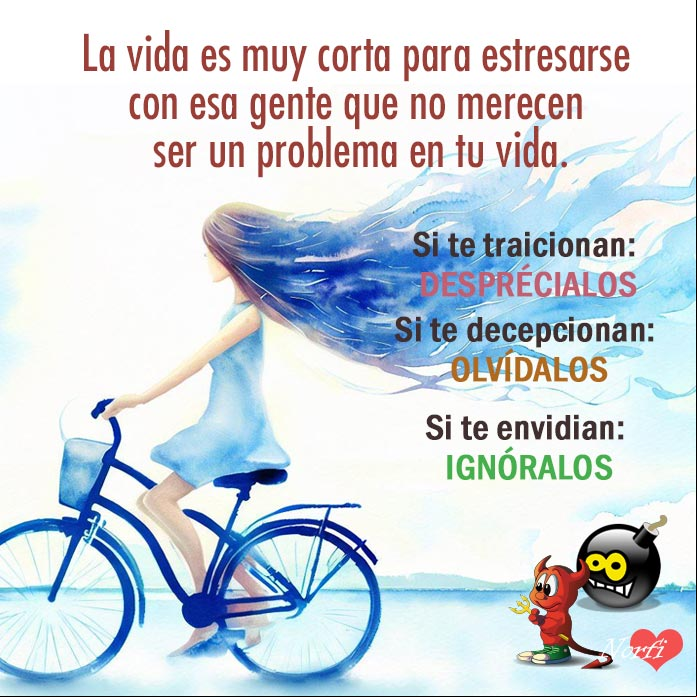 Chica en bicicleta ignorando la gente envidiosa