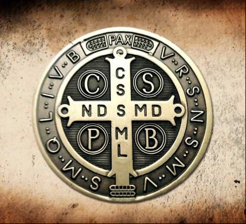 Medalla de San Benito, para alejar el mal por medio de la fe de quienes la portan Medalla de San Benito