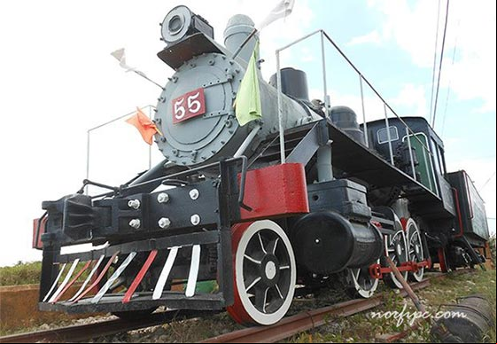 Antigua locomotora de vapor del Central Merceditas en exhibición Antigua locomotora de vapor del Central Merceditas en exhibición