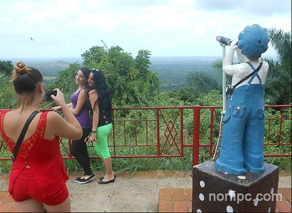 En el mirador principal del Parque Escaleras de Jaruco En el mirador principal del Parque Escaleras de Jaruco