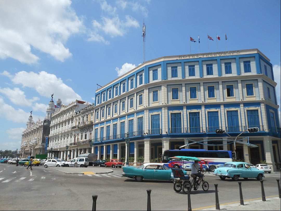Esquina del Paseo del Prado y la calle Neptuno en la Habana Esquina del Paseo del Prado y la calle Neptuno en la Habana