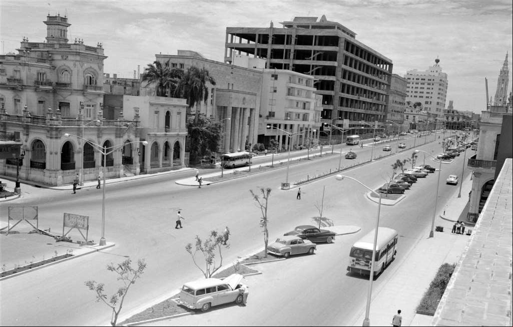 Foto de la Calle Carlos III en la Habana en los años 50 Foto de la Calle Carlos III en la Habana en los años 50