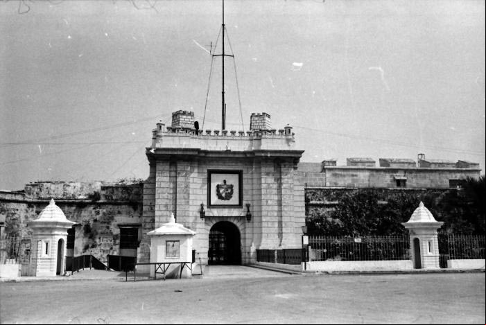 Entrada principal del Castillo del Príncipe, en ese entonces Cárcel de La Habana en La Habana, en junio de 1974 Entrada principal del Castillo del Príncipe