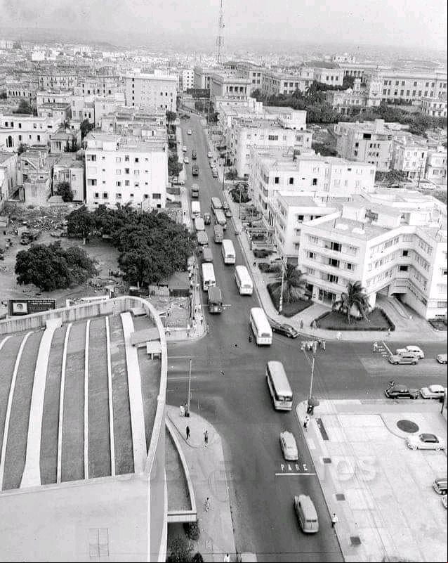La esquina que forman las calles L y 23 en las Habana en los años 50 La esquina que forman las calles L y 23 en las Habana en los años 50