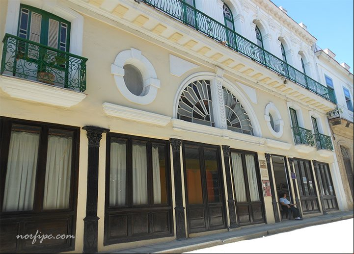 La Casa de la Poesía, biblioteca especializada en poesía en la Habana y sede de diversos eventos culturales La Casa de la Poesía, biblioteca especializada en poesía en la Habana