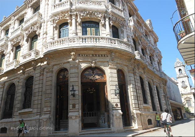 Fachada del Hotel Raquel en la Habana Vieja Fachada del Hotel Raquel en la Habana Vieja