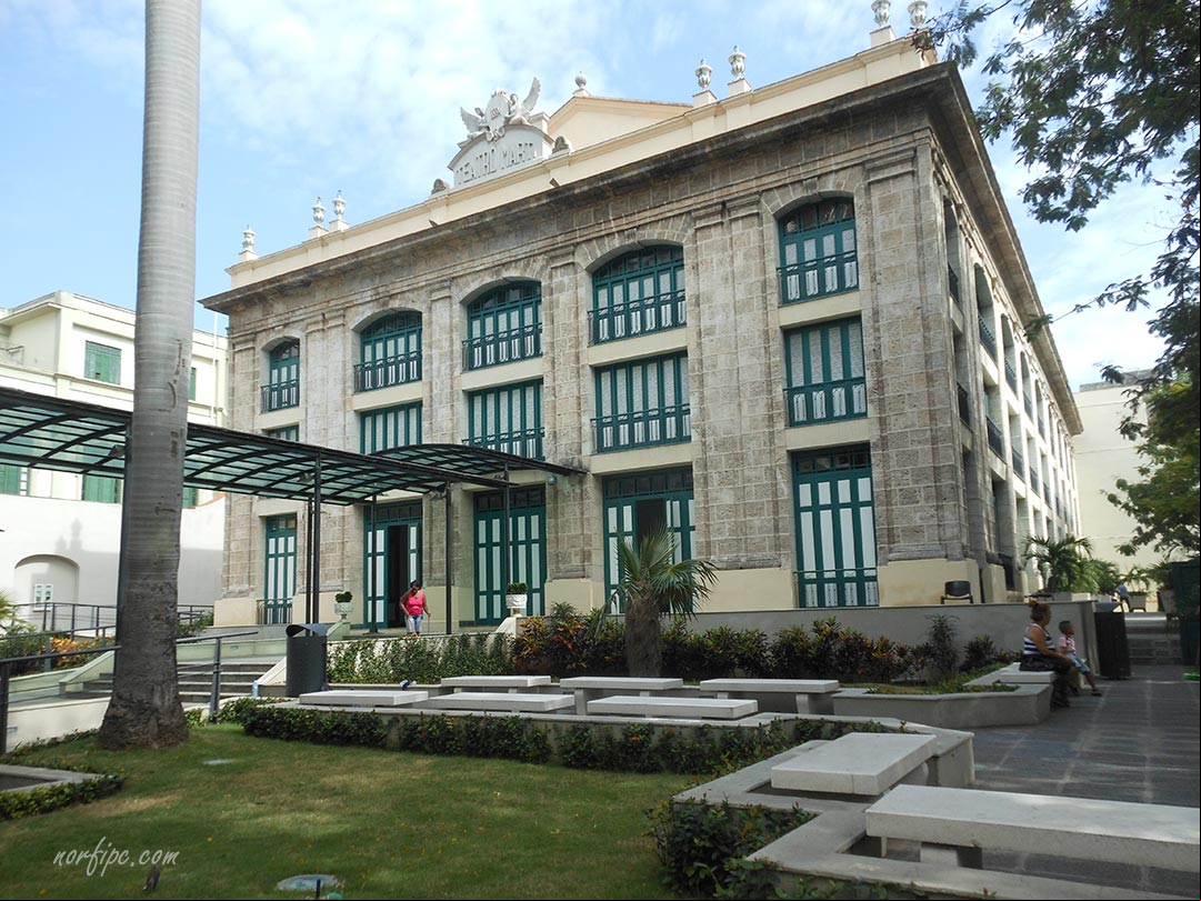 Frente del Teatro Martí en la Habana Frente del Teatro Martí en la Habana