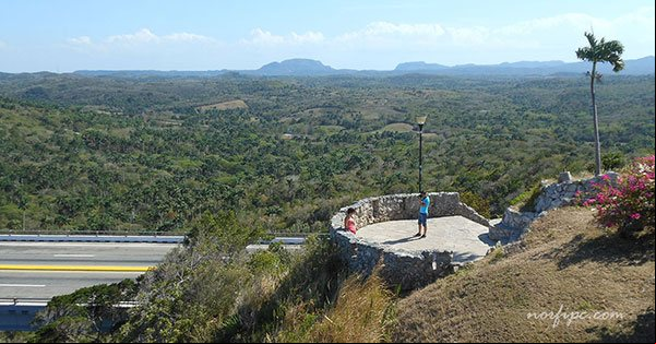 Paisaje desde el Mirador situado sobre el Puente de Bacunayagua en la Vía Blanca Paisaje desde el Mirador situado sobre el Puente de Bacunayagua en la Vía Blanca