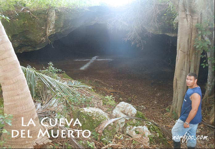 Entrada a la Cueva del Muerto, la más conocida de las Cuevas de la Charca Las Cuevas de la Charca, ubicación, descripción y fotos