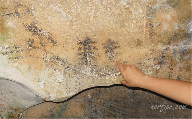 Pictografías en la Cueva del Muerto creadas por aborígenes cubanos, sus antiguos pobladores Pictografías en la Cueva del Muerto