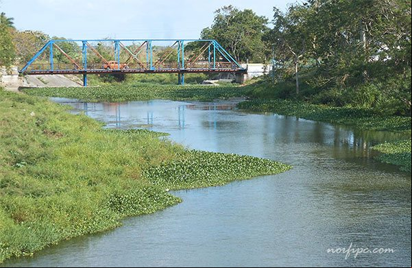 El Rio Mayabeque al pasar por las afueras de Güines El Rio Mayabeque al pasar por las afueras de Güines