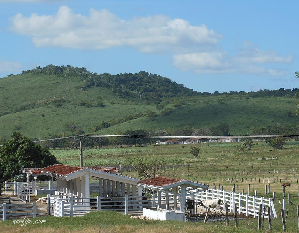 El Valle de Picadura y la Sierra de Camarones o Arcos de Canasí El Valle de Picadura y la Sierra de Camarones o Arcos de Canasí