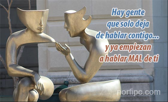 Hay gente que solo deja de hablar contigo y ya empiezan a hablar mal de ti Frase sobre la gente hipocrita en el mundo que vivimos
