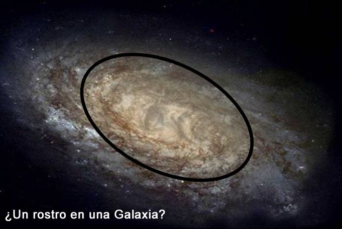 Formación en una galaxia que parece una cara humana Formación en una galaxia que parece una cara humana